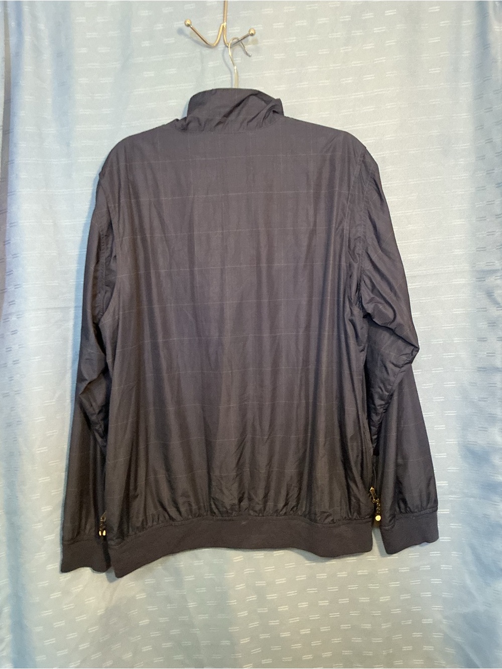 Izod Men's Navy Half-Zip Windbreaker Pullover - Picture 2 of 4
